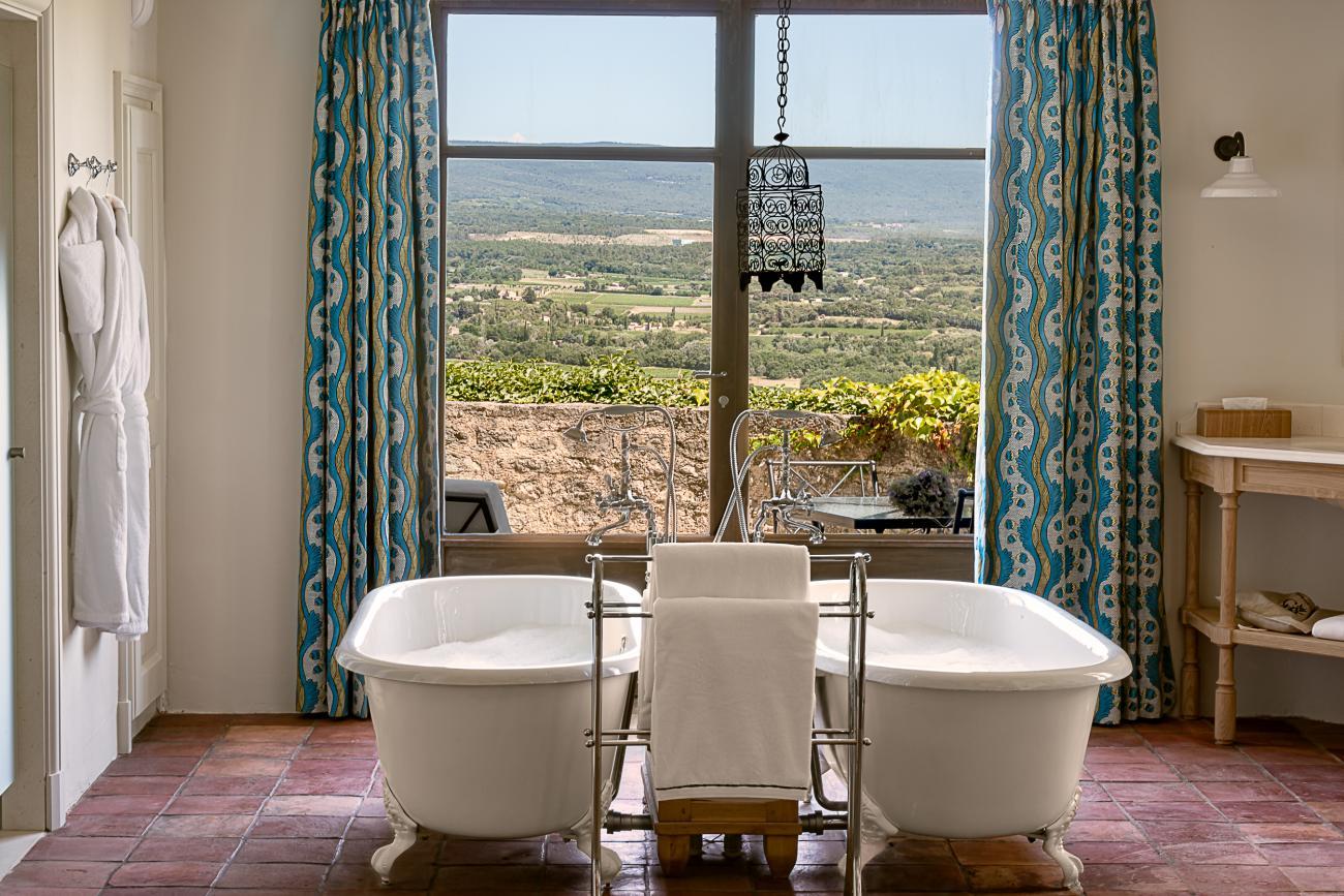 Bathtubs at Hôtel Crillon le Brave, Signature Ventoux Suite